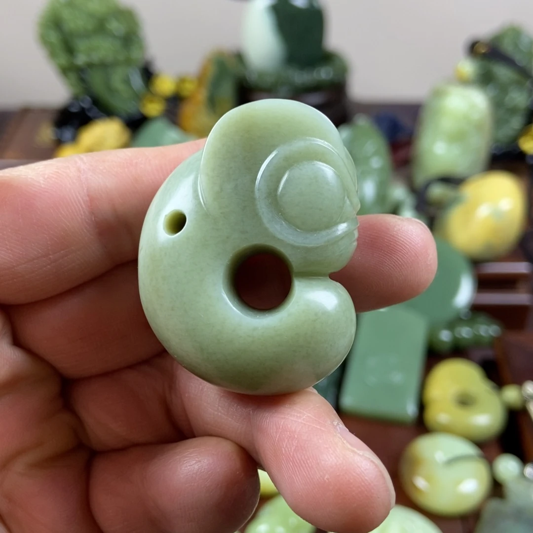 岫岩老玉（透闪石质玉）未镶嵌珠宝奇石