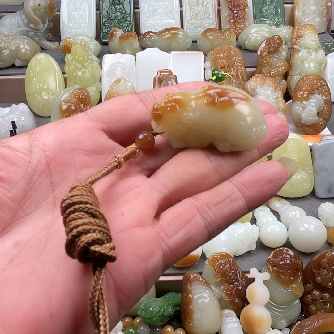 卧***雏颈饰未镶嵌和田玉