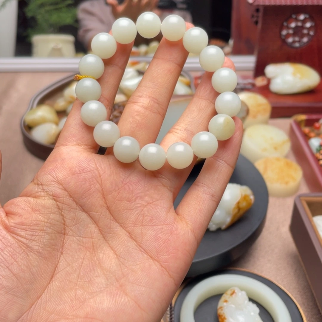 颈饰未镶嵌和田玉（糖玉）