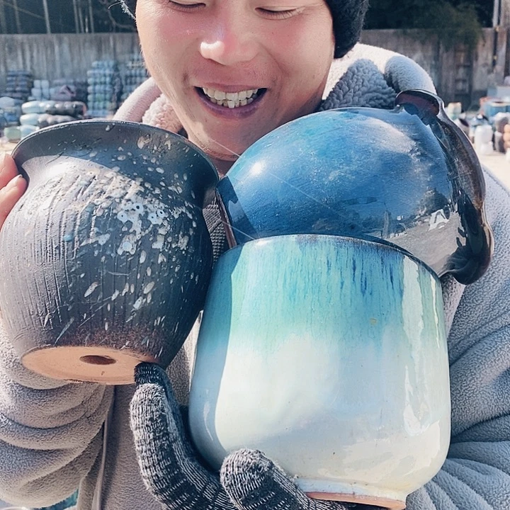 红陶瑕疵颜色不挑。介意别拍