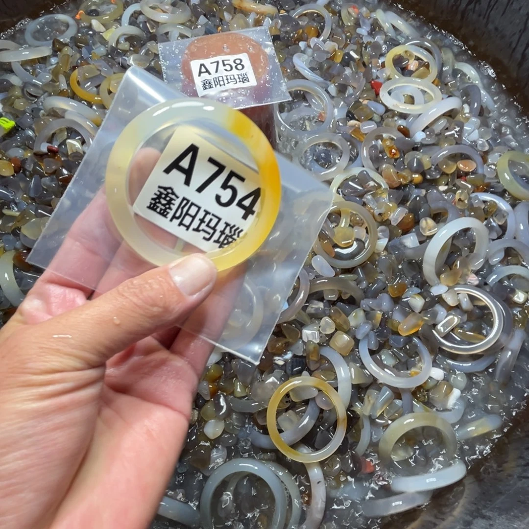 阿***花玛瑙/玉髓未镶嵌手镯754