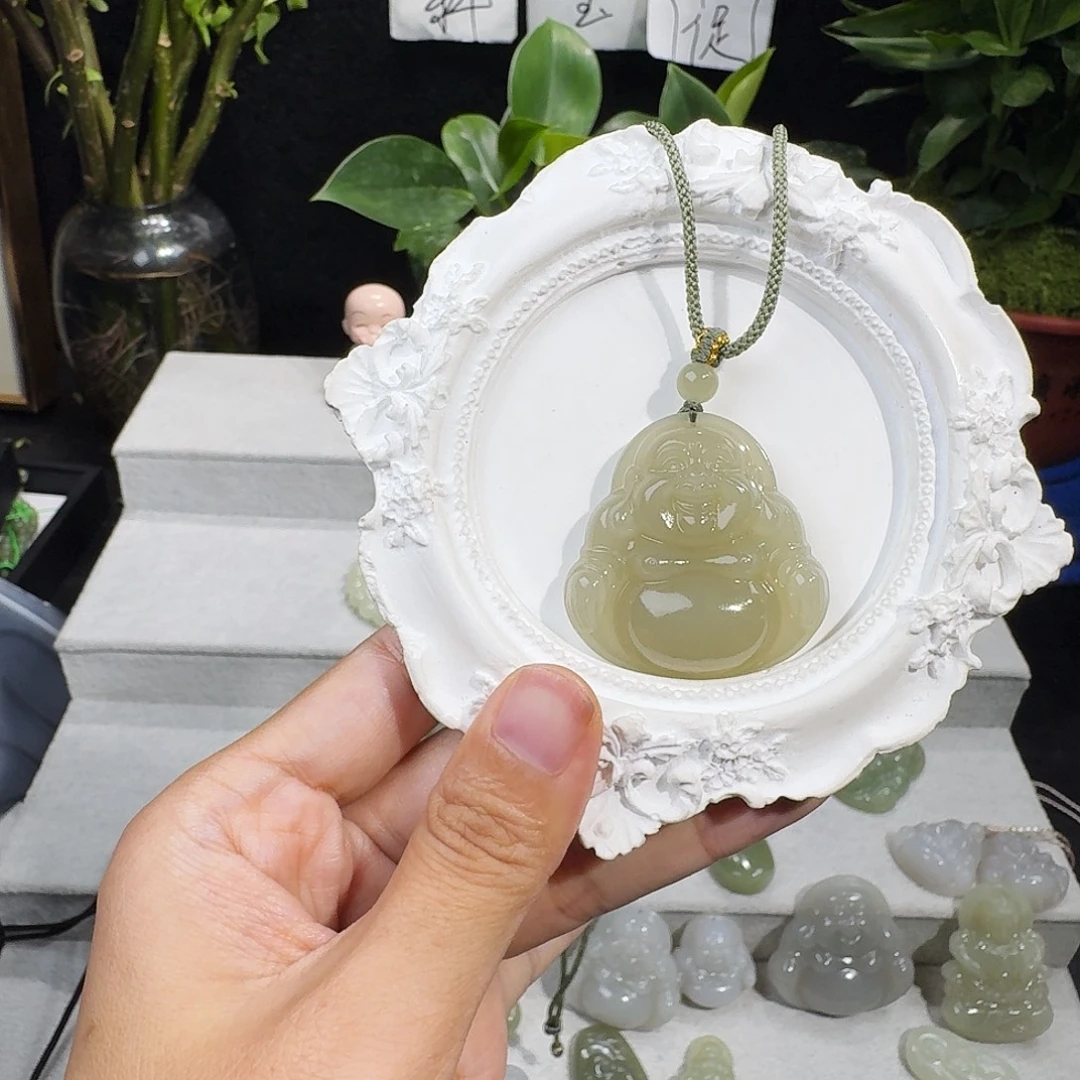 用***4和田玉未镶嵌颈饰