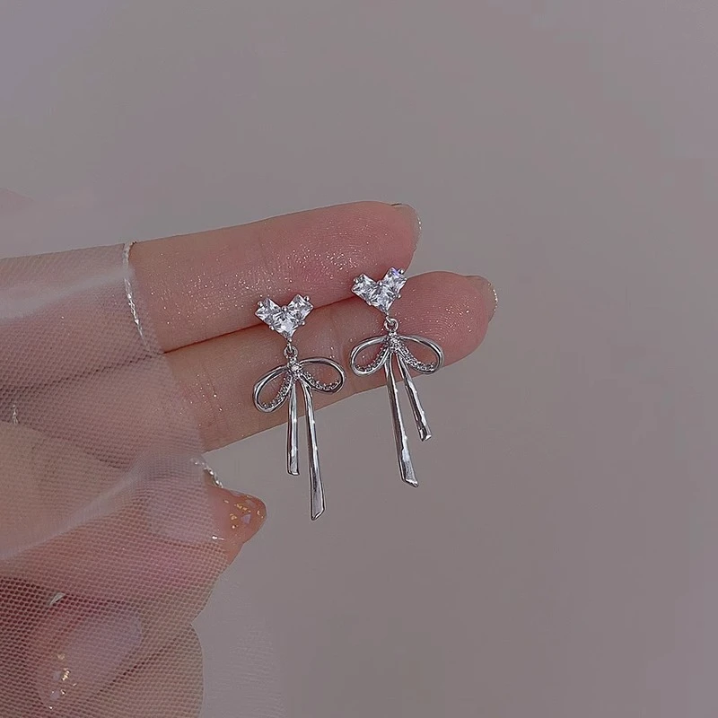 铜合金耳饰 轻奢爱心蝴蝶结耳环女2025新款小众设计高级感耳饰品