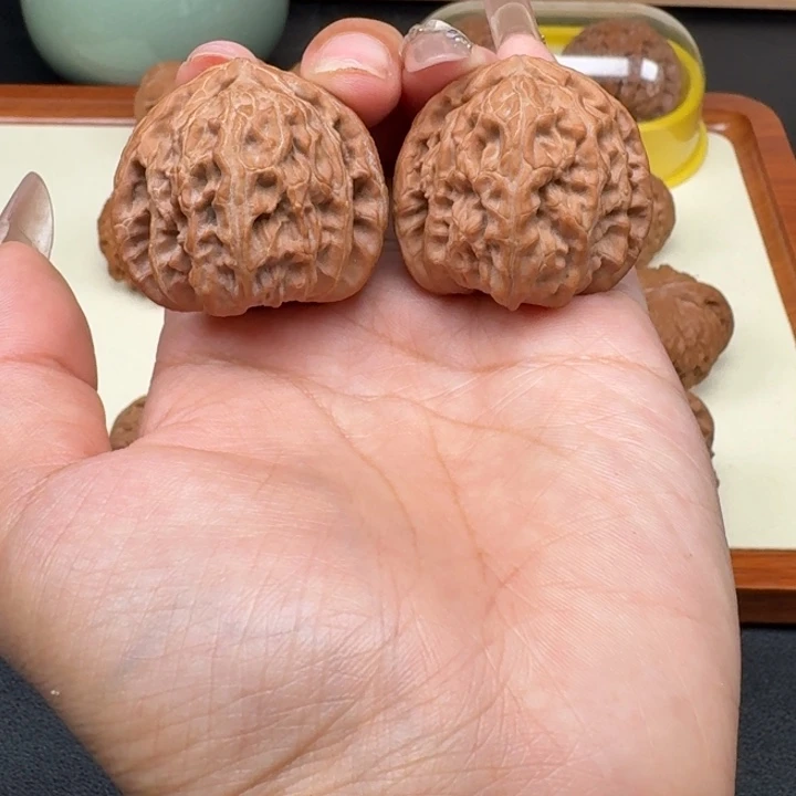 文玩核桃把件三角白37全品