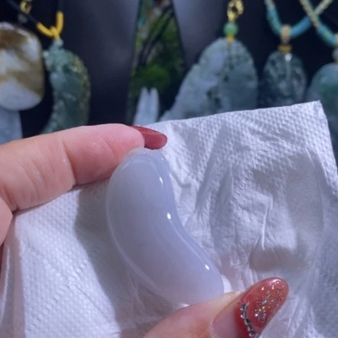 【闪购商品】颈饰未镶嵌翡翠瓜