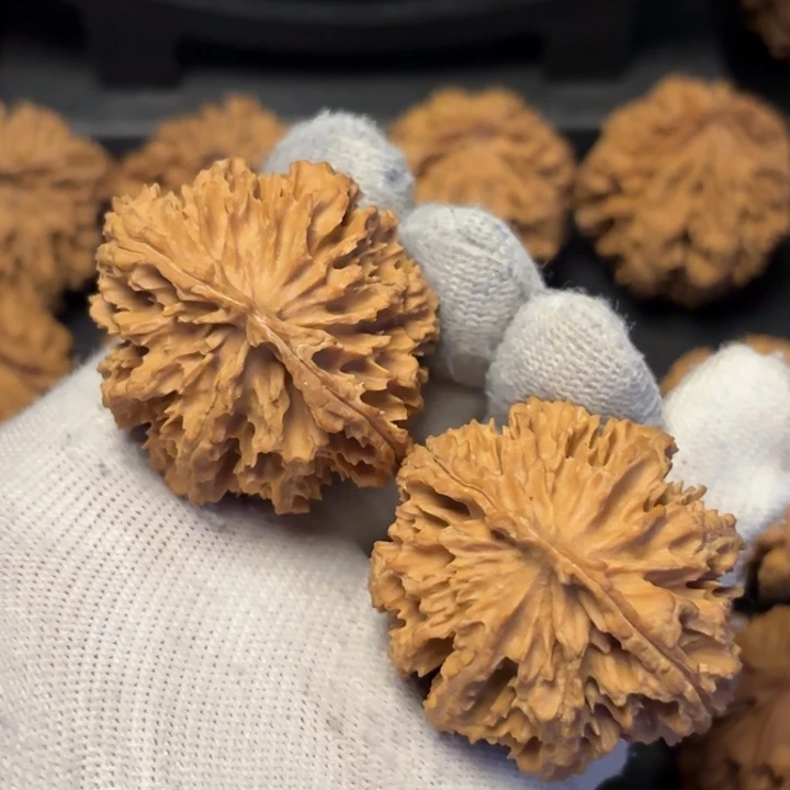 萬***红文玩核桃把件秦岭灯笼39