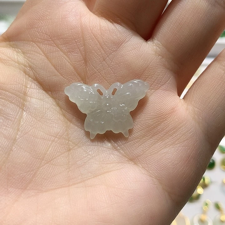 颈饰未镶嵌和田玉(白玉)