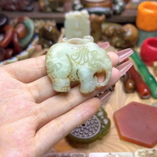 未镶嵌蛇纹石玉颈饰