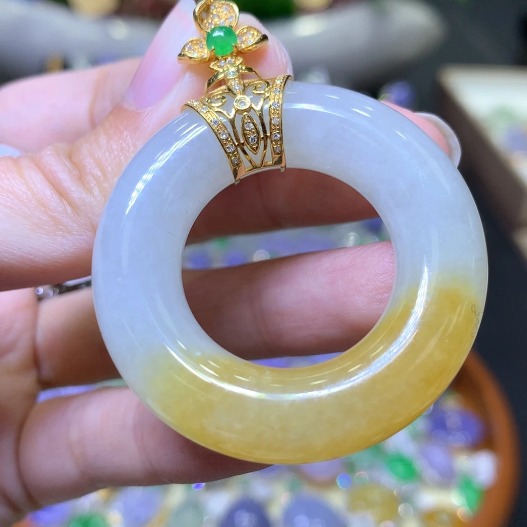 【闪购商品】翡翠颈饰18K金镶嵌翡翠吊坠项链