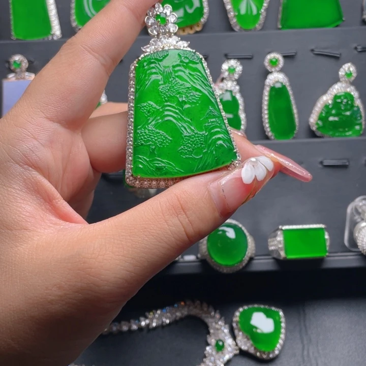 翡翠颈饰银S925镶嵌翡翠吊坠