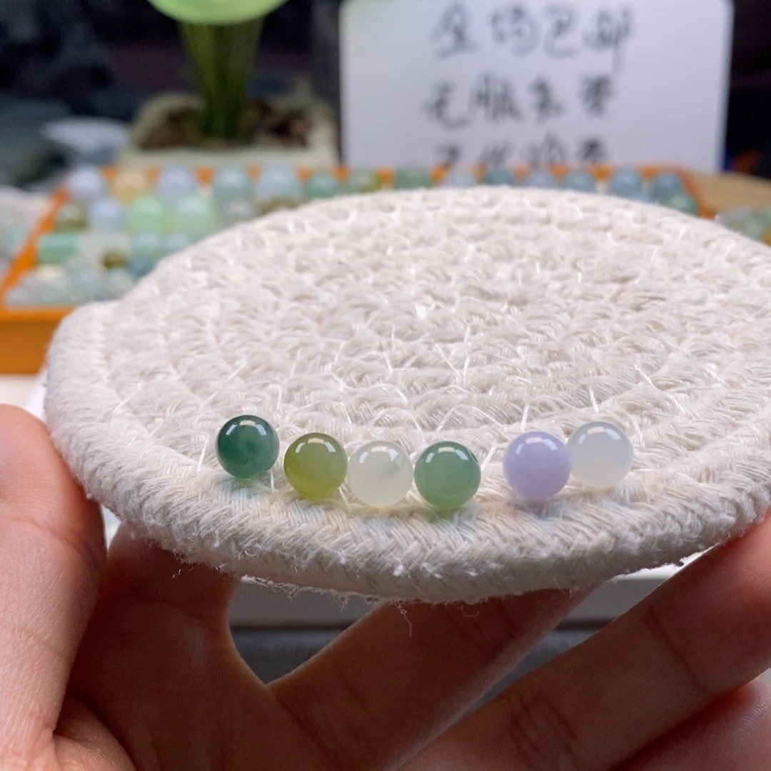 翡翠散珠李*头天然翡翠6颗，打1.5孔不退换