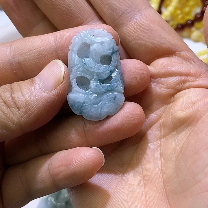 柠***8翡翠未镶嵌颈饰龙