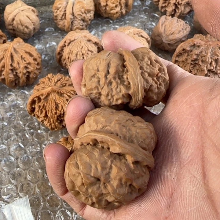 彳***文玩核桃把件蛤蟆头