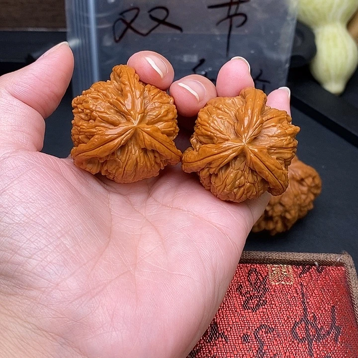 _***峰把件文玩核桃白奔