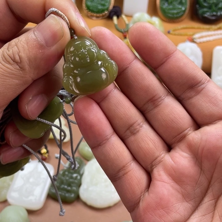 和田玉未镶嵌颈饰