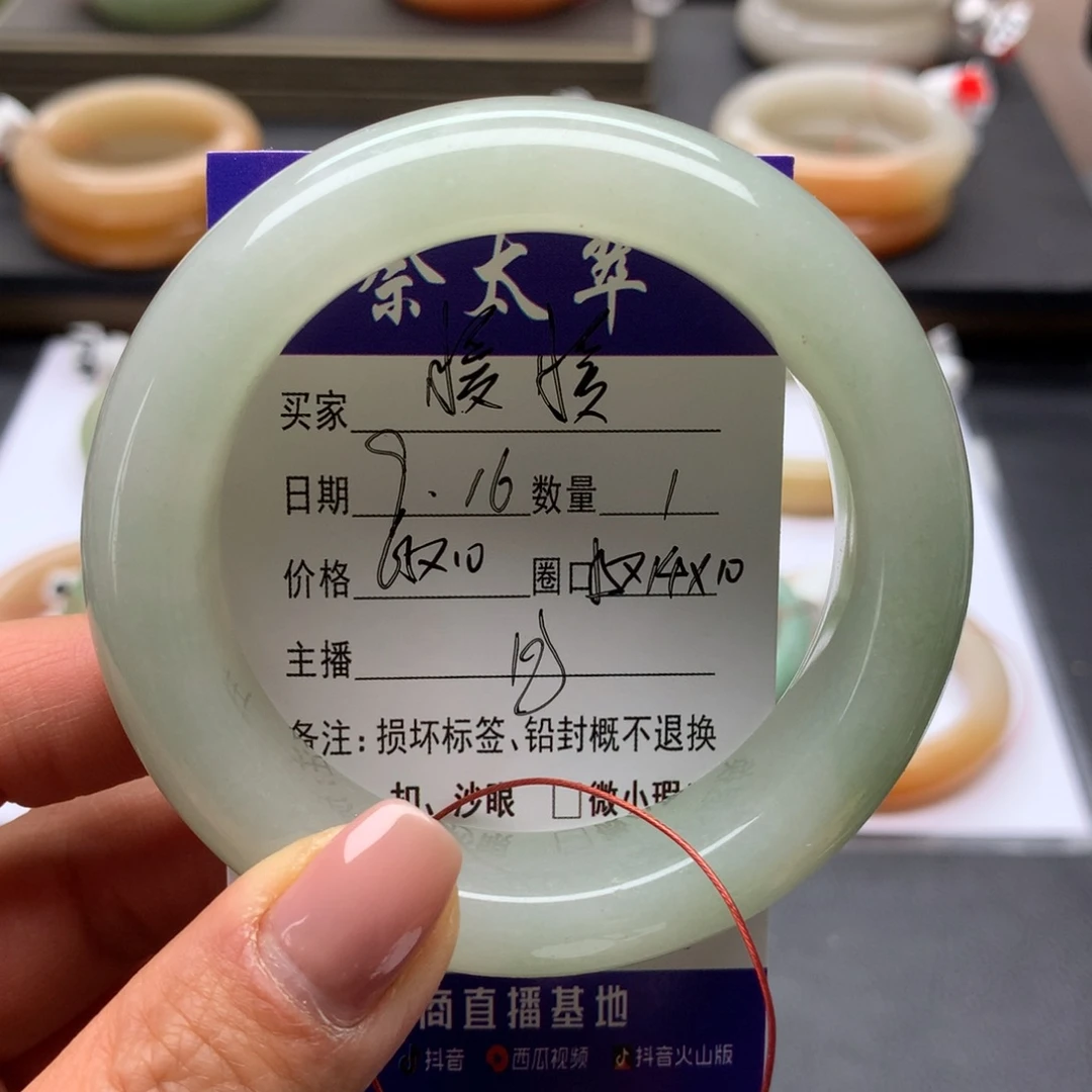 暖***的未镶嵌手镯石英质玉