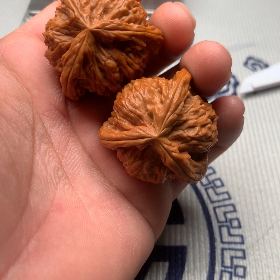 孤***者吊坠文玩核桃三棱三棱