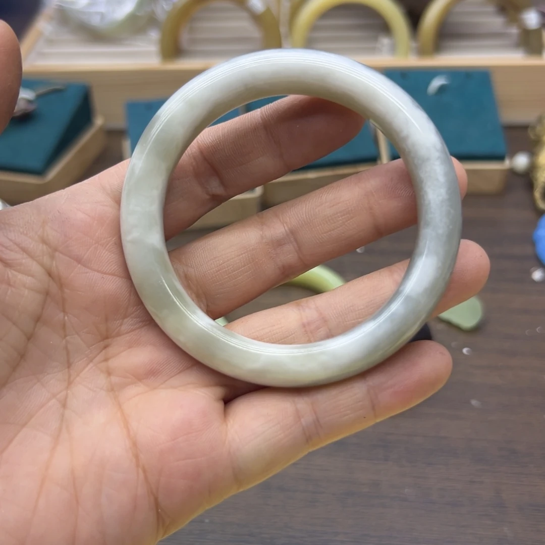 和田玉未镶嵌手镯57.2圈围1083