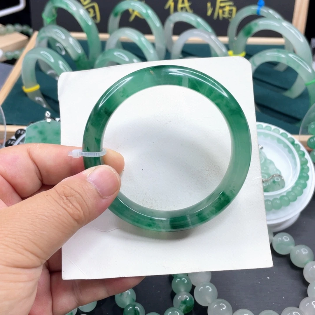未镶嵌手镯石英质玉