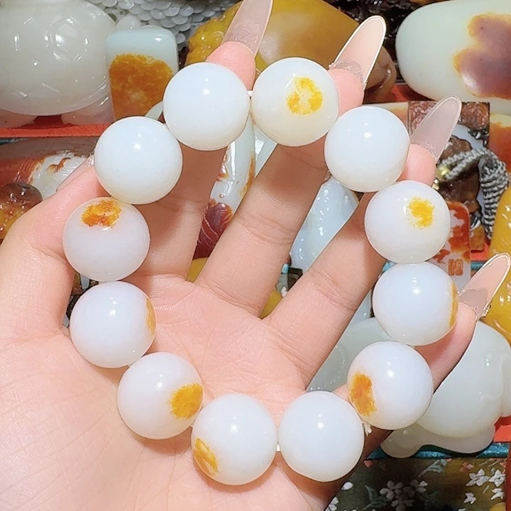 和田玉未镶嵌把件