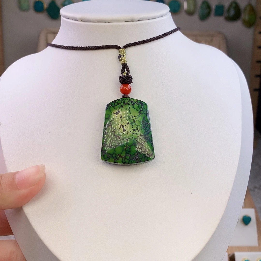 绿松石未镶嵌颈饰