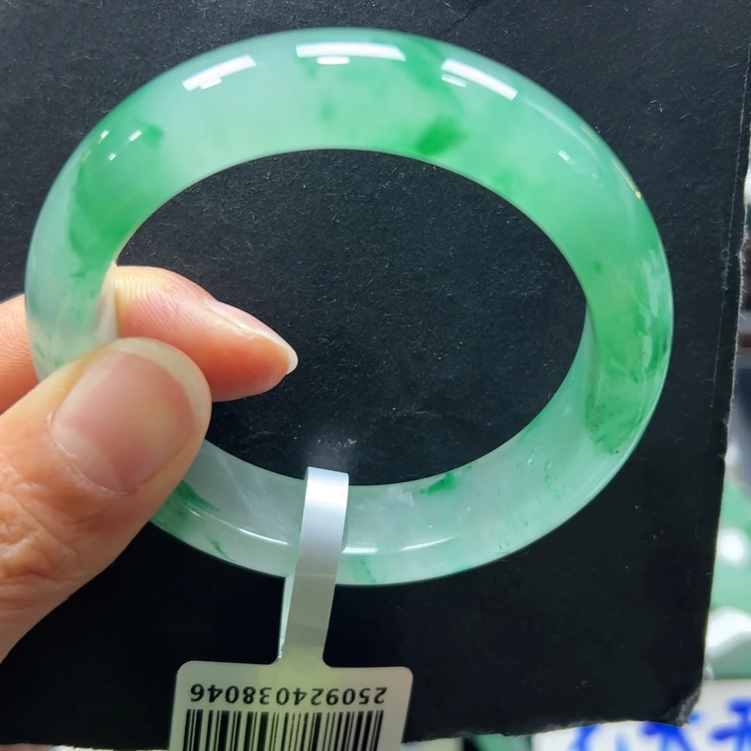 蓉***妹石英质玉未镶嵌手镯