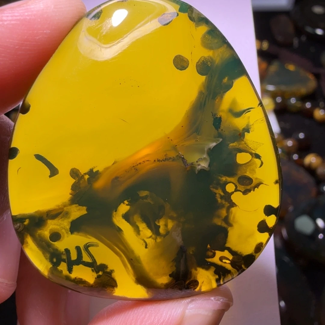 未镶嵌琥珀裸石14号