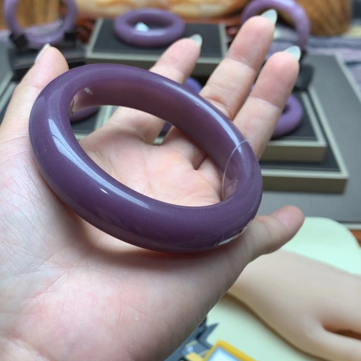 叶***子石英质玉手镯未镶嵌