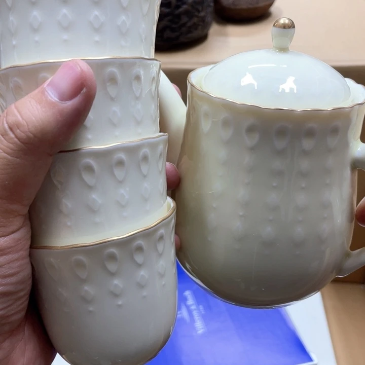 瓷片于**人瓷片哈哈哈哈哈