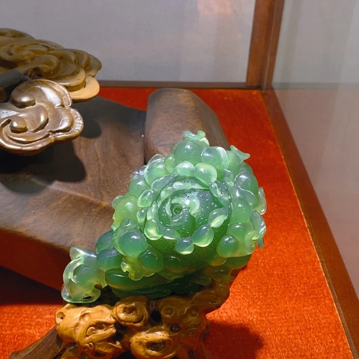 蛇纹石玉9K金镶嵌玉雕摆件