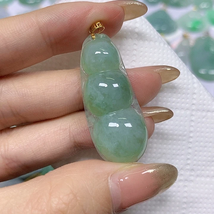 翡翠未镶嵌颈饰挂件