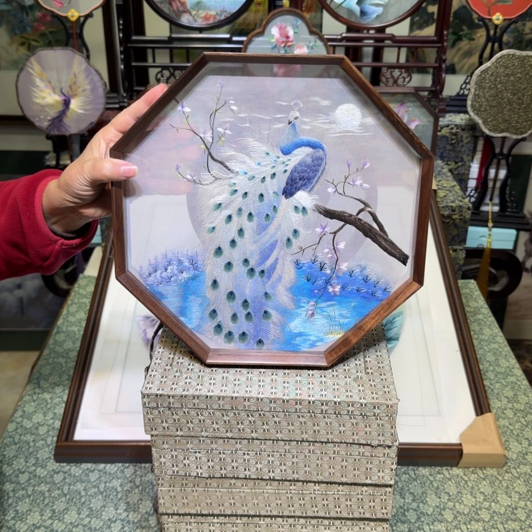 刺绣手工苏绣工艺制作技艺娴熟异色