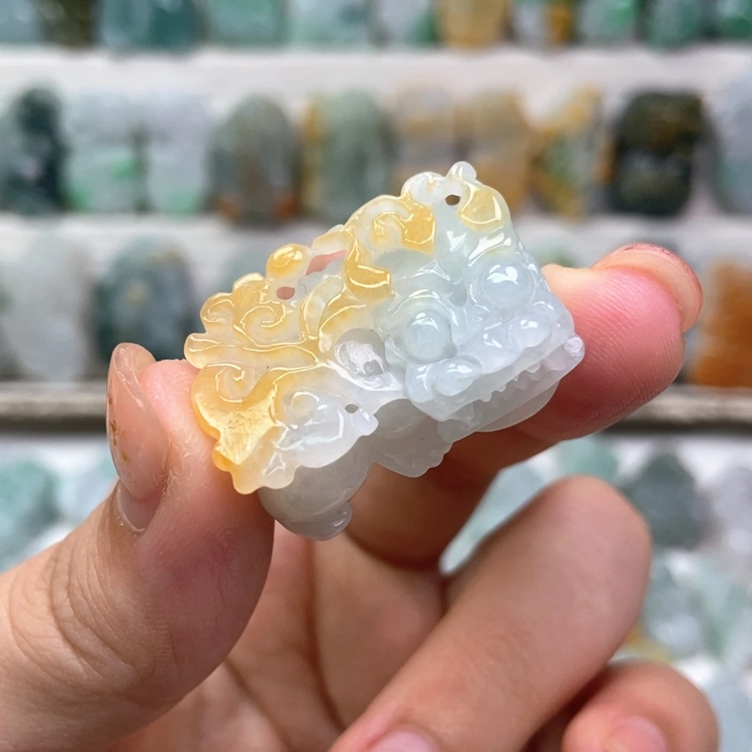 翡翠未镶嵌吊坠(赠链)