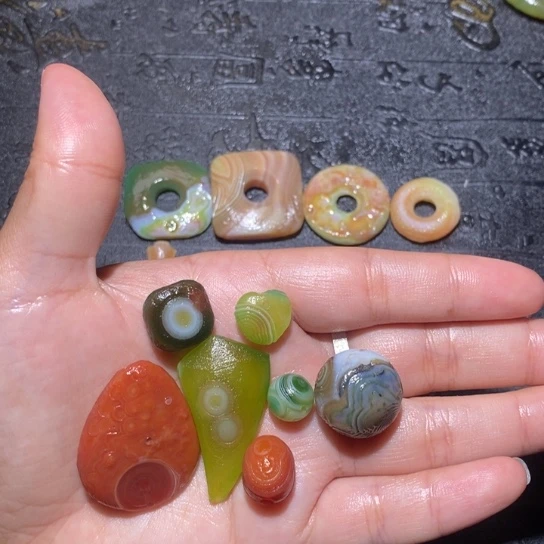 颈饰未镶嵌石英质玉微*光