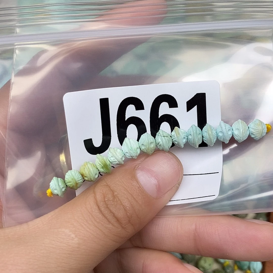 绿松石配饰未镶嵌?****）