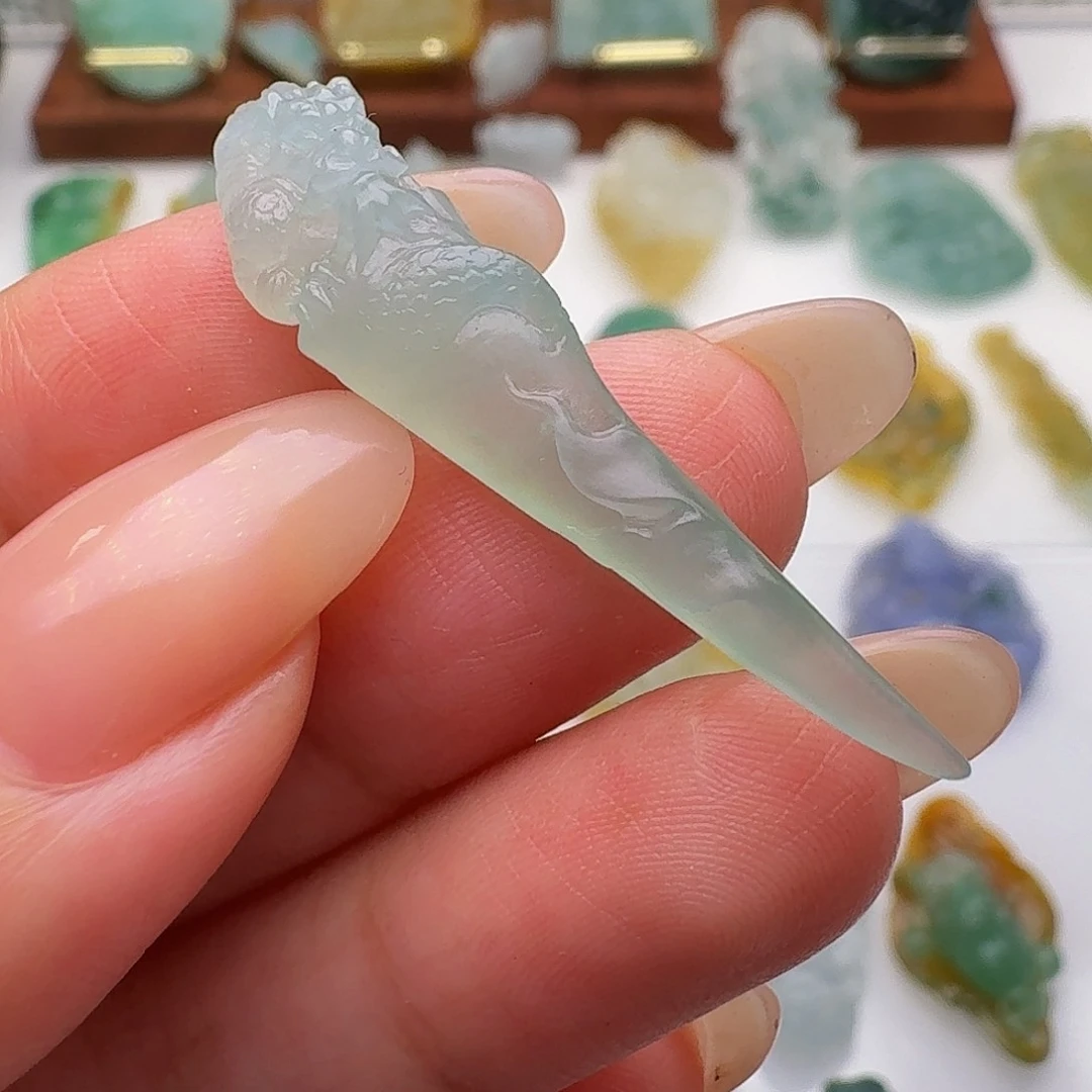 定制翡翠未镶嵌龙牙