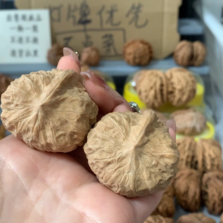 大***闪吊坠文玩核桃异形单只，有瑕疵