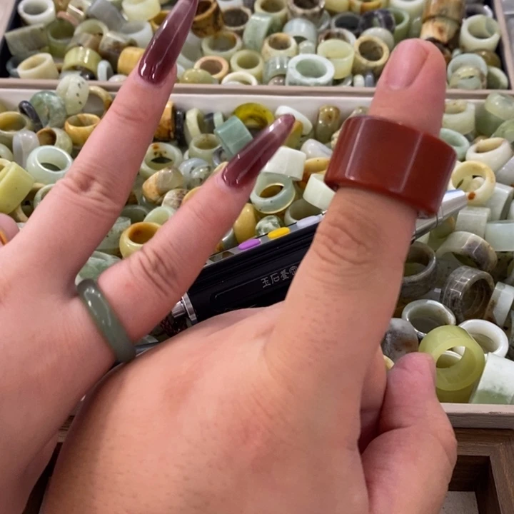 菠***卖蛇纹石玉未镶嵌戒指