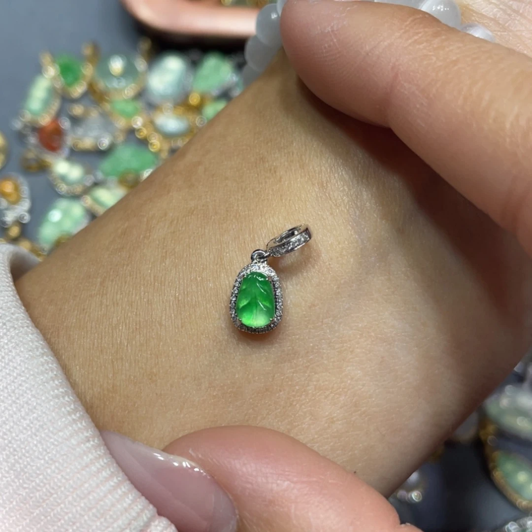 【闪购商品】翡翠吊坠(不含链)18K金镶嵌一**心