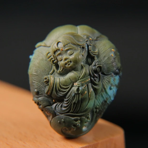 天然原矿绿松石花仙子 尺寸24.3×29×15mm,重13.29g,申楠精工