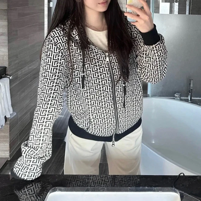 99新 BALMAIN/巴尔曼 连帽外套/L码/Xsp32527