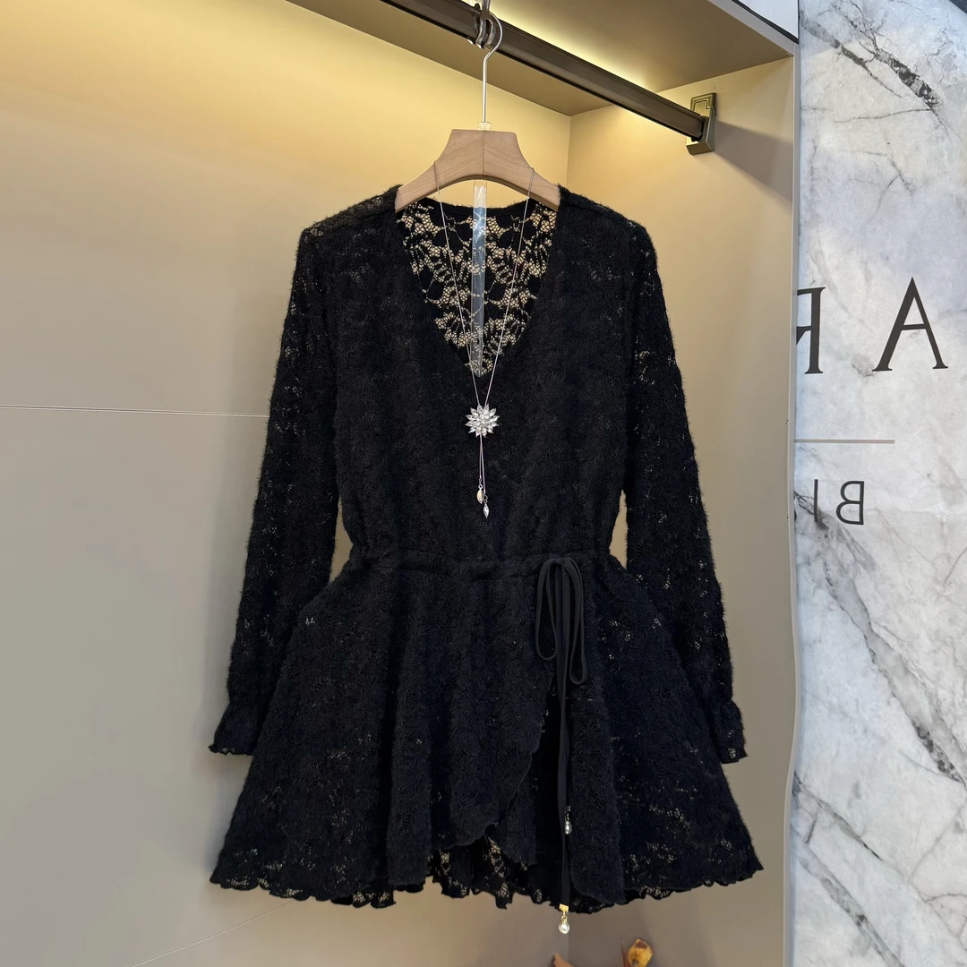 2025欧货洋气复古镂空v领设计感大码蕾丝抽绳高品质胖mm上衣1908