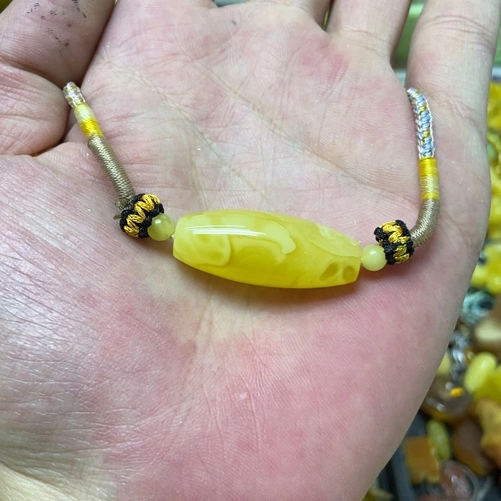 蜜蜡未镶嵌裸石吊坠