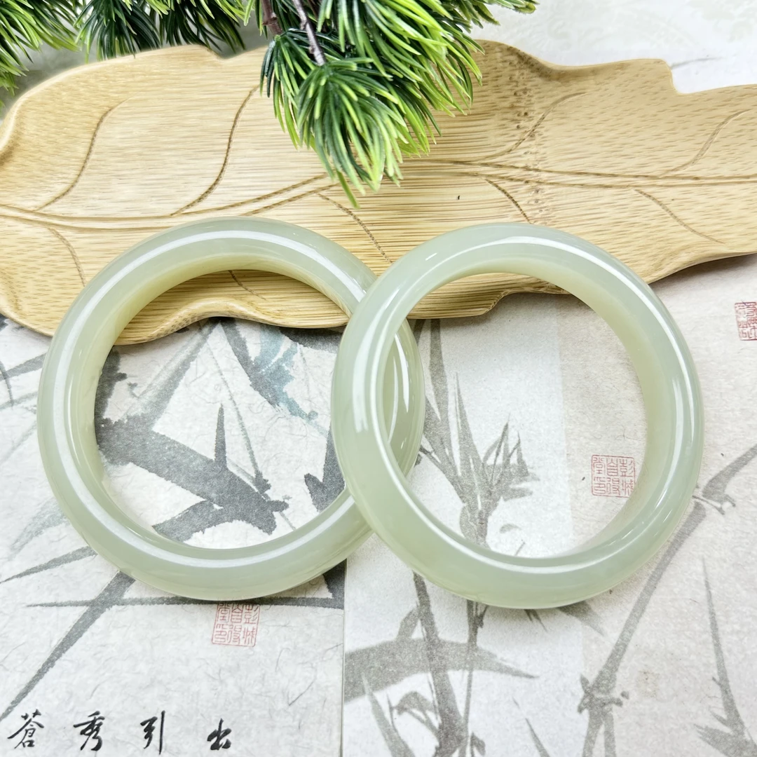 YF368-81101和田玉冰底晴水手镯多样性发其一