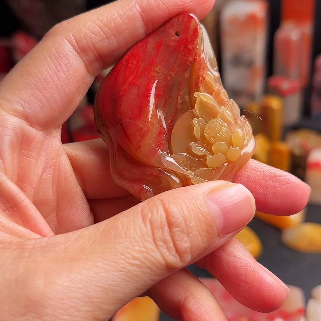 巴林石其他鸡血石挂件