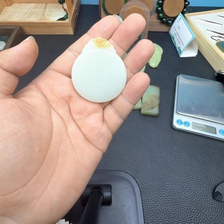 颈饰未镶嵌和田玉临*