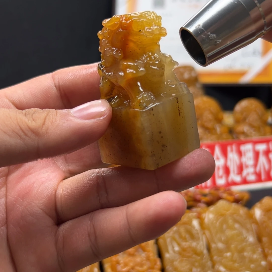 未镶嵌石英质玉（黄龙玉）多样性发货，发其一