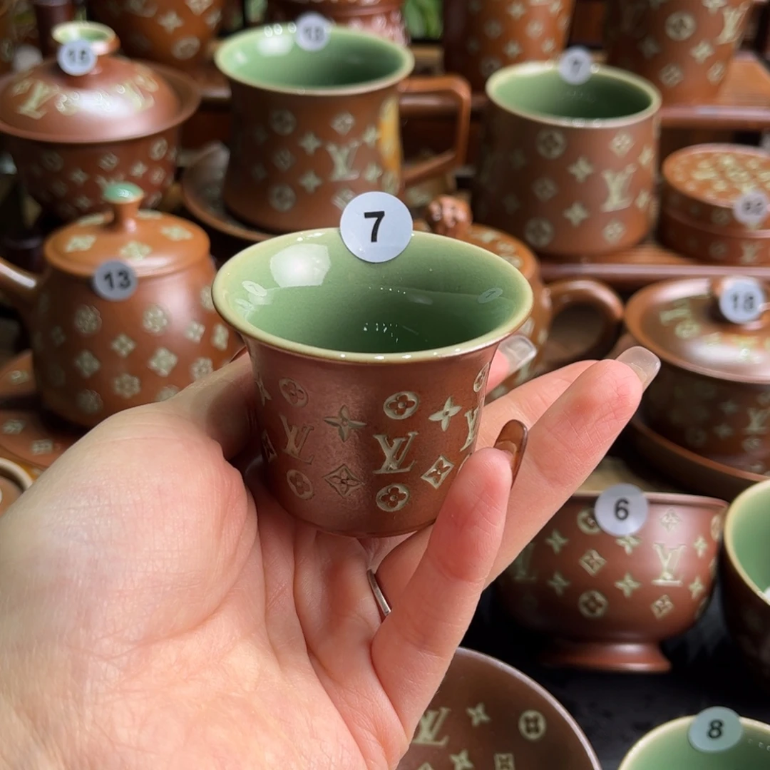 ෆ***乐草木灰老花双釉马蹄杯