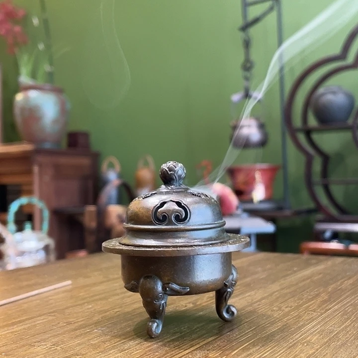 东芳礼序三足象炉