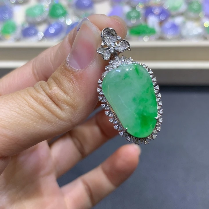 翡翠颈饰18K金镶嵌翡翠